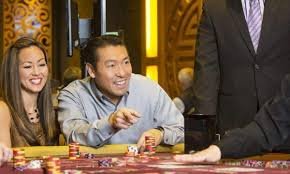 Meja No Commission Baccarat live dengan dealer profesional dan antarmuka benuabet yang intuitif